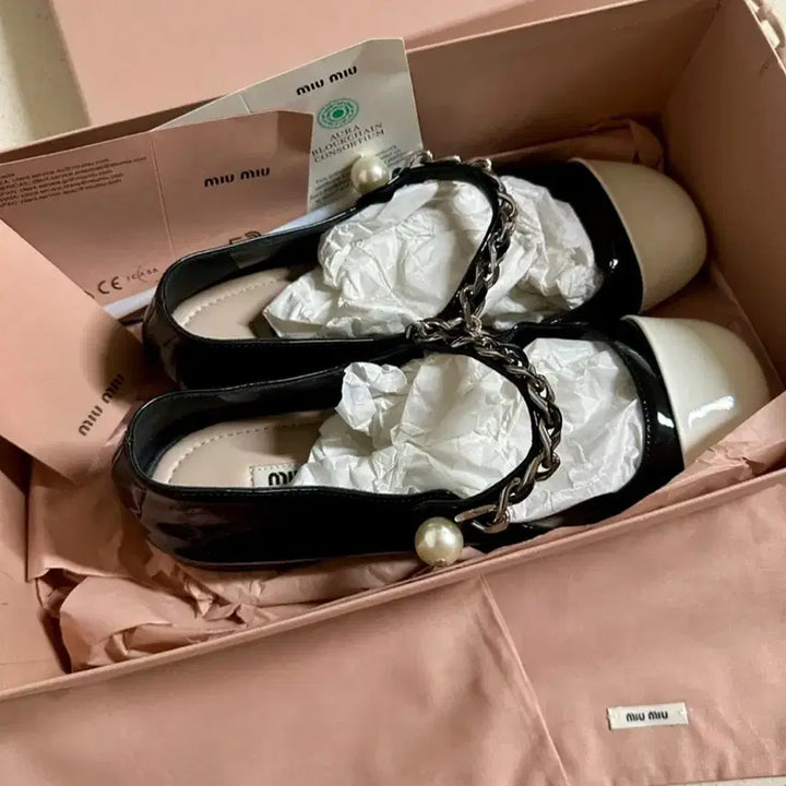 [BUNJANG] Miu Miu Mary Jane Patent Flat Shoes / 미우미우 메리제인 페이던트 플랫슈즈 36