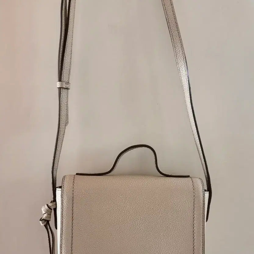 [BUNJANG] Hazzys Beige Crossbody Bag / 헤지스 크로스백