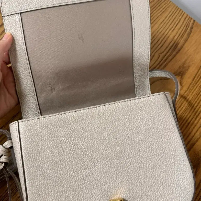 [BUNJANG] Hazzys Beige Crossbody Bag / 헤지스 크로스백
