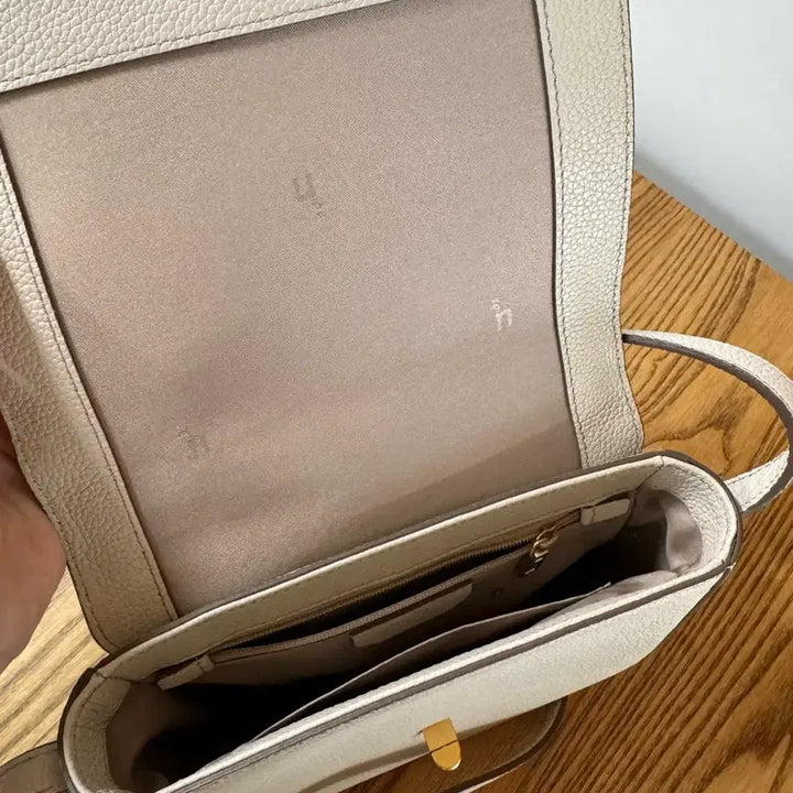 [BUNJANG] Hazzys Beige Crossbody Bag / 헤지스 크로스백