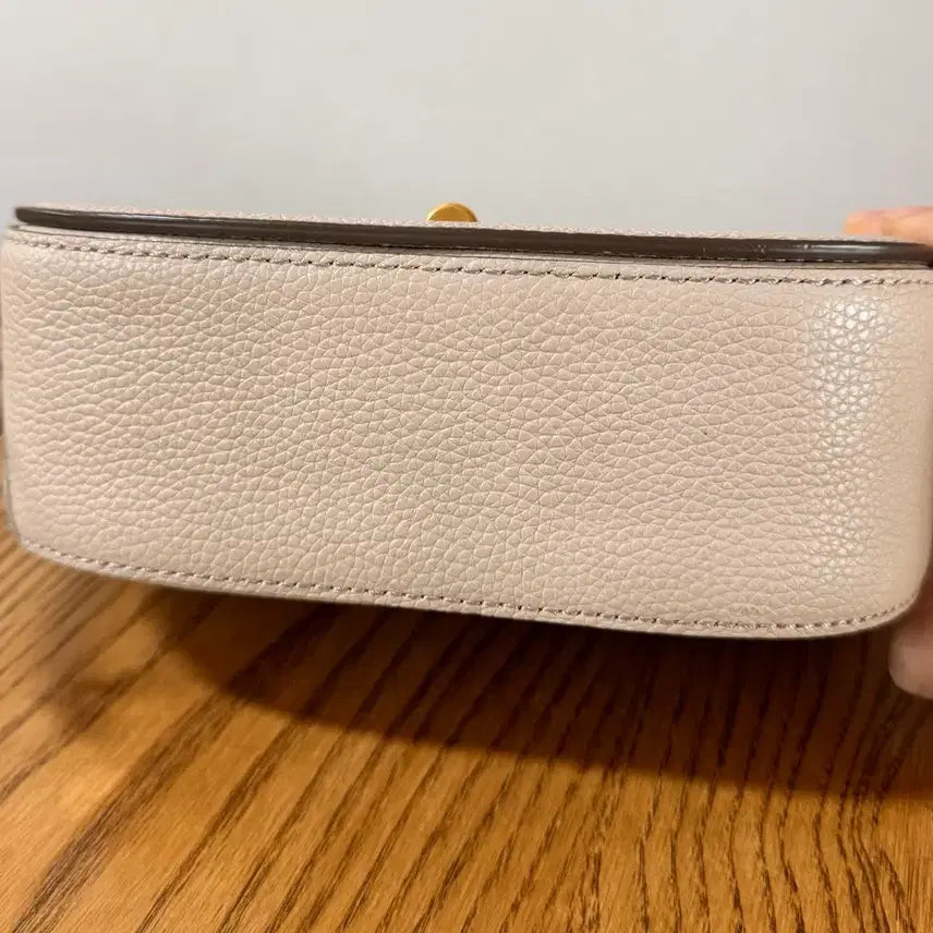 [BUNJANG] Hazzys Beige Crossbody Bag / 헤지스 크로스백