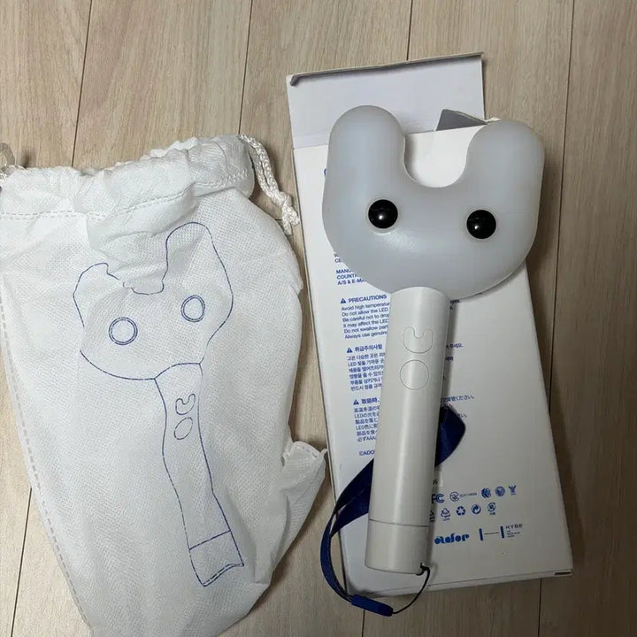 [BUNJANG] NewJeans Light Stick + Dust Bag Bundle Set / 뉴진스 Light Stick 응원봉 + 더스트백 풀셋