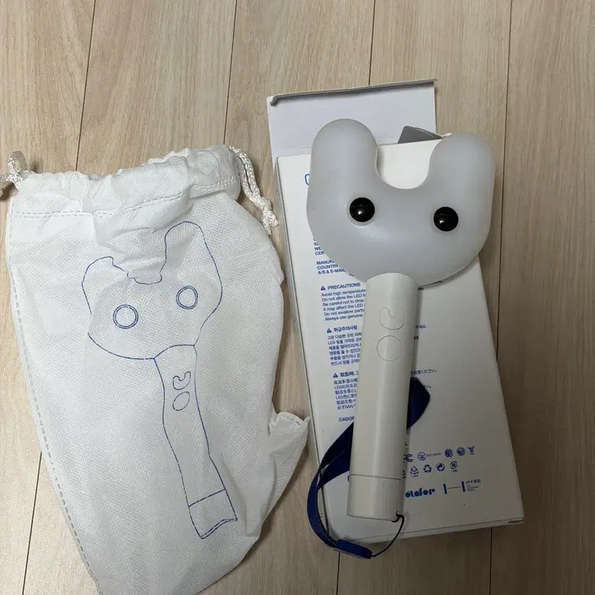 [BUNJANG] NewJeans Light Stick + Dust Bag Bundle Set / 뉴진스 Light Stick 응원봉 + 더스트백 풀셋