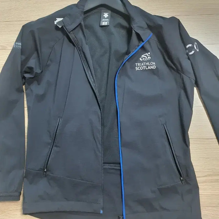 [BUNJANG] Descente Triathlon Running Jacket Black M / [데상트]트라이애슬론 러닝 자켓 블랙 M(95)