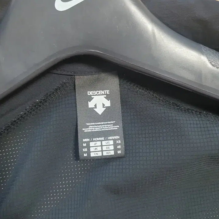 [BUNJANG] Descente Triathlon Running Jacket Black M / [데상트]트라이애슬론 러닝 자켓 블랙 M(95)