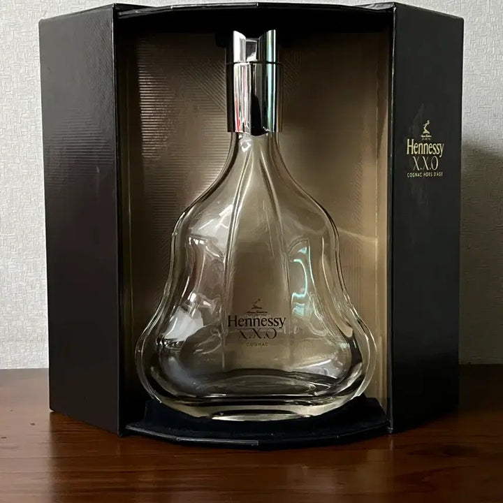 [BUNJANG] Hennessy XXO Empty Bottle and Case / 헤네시 XXO 공병 및 케이스