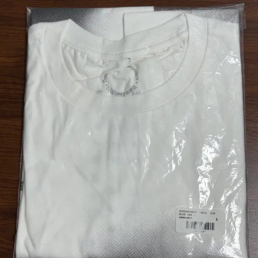 [BUNJANG] Daniel Caesar Superpowers World Tour Blur Tee (White) L / [미개봉 새상품] 대니얼 시저 2023 월드투어 공식 굿즈 Blur Te