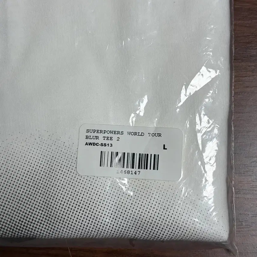 [BUNJANG] Daniel Caesar Superpowers World Tour Blur Tee (White) L / [미개봉 새상품] 대니얼 시저 2023 월드투어 공식 굿즈 Blur Te