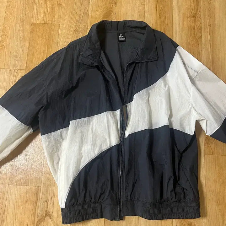[BUNJANG] Under Armour Windbreaker Jacket Black/White L / 언더아머 바람막이 블랙/화이트 L