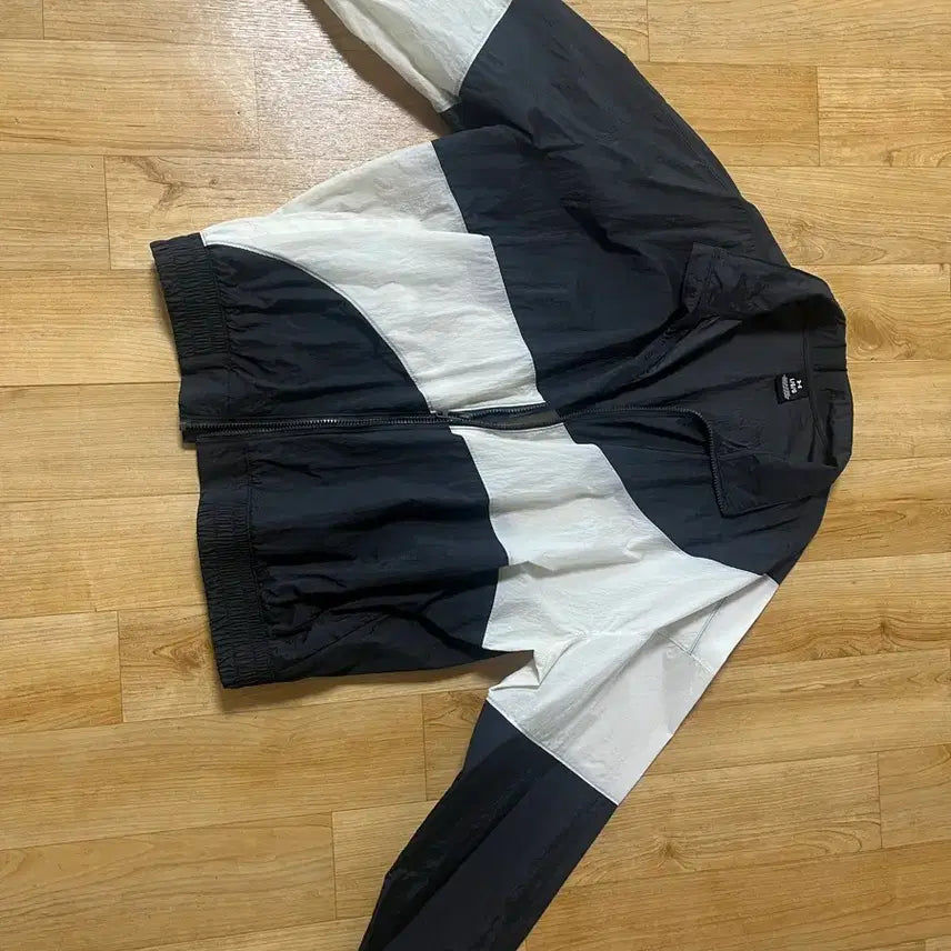 [BUNJANG] Under Armour Windbreaker Jacket Black/White L / 언더아머 바람막이 블랙/화이트 L