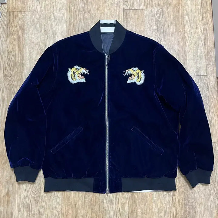 [BUNJANG] Taion Reversible Souvenir Jacket / 타이온 리버시블 스카쟌