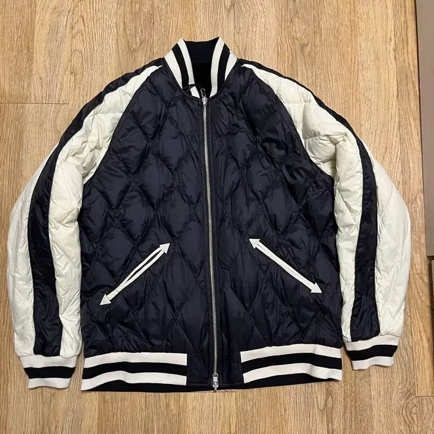 [BUNJANG] Taion Reversible Souvenir Jacket / 타이온 리버시블 스카쟌