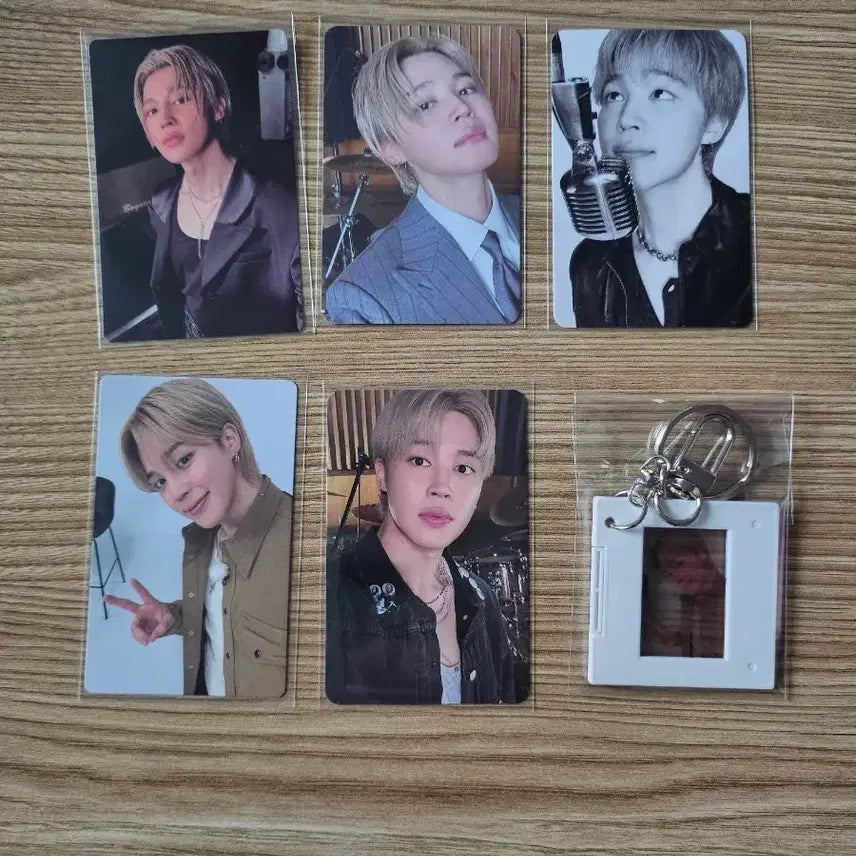 [BUNJANG] BTS Jimin Arirang Weverse POB Photocard + Keyring Set / BTS 아리랑위버스특전Jimin 지민 포토카드 + 키링 세트
