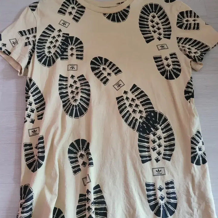 [BUNJANG] Jeremy Scott Footprint T-shirt / 제레미스캇 발자국 티셔츠