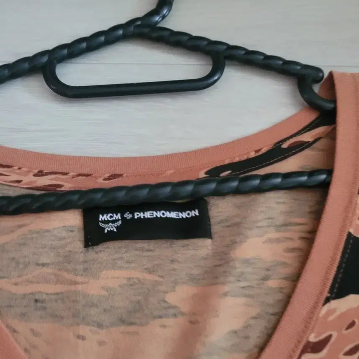 [BUNJANG] MCM x Phenomenon Collaboration V-Neck T-shirt / MCM by Phenomenon  콜라보티셔츠