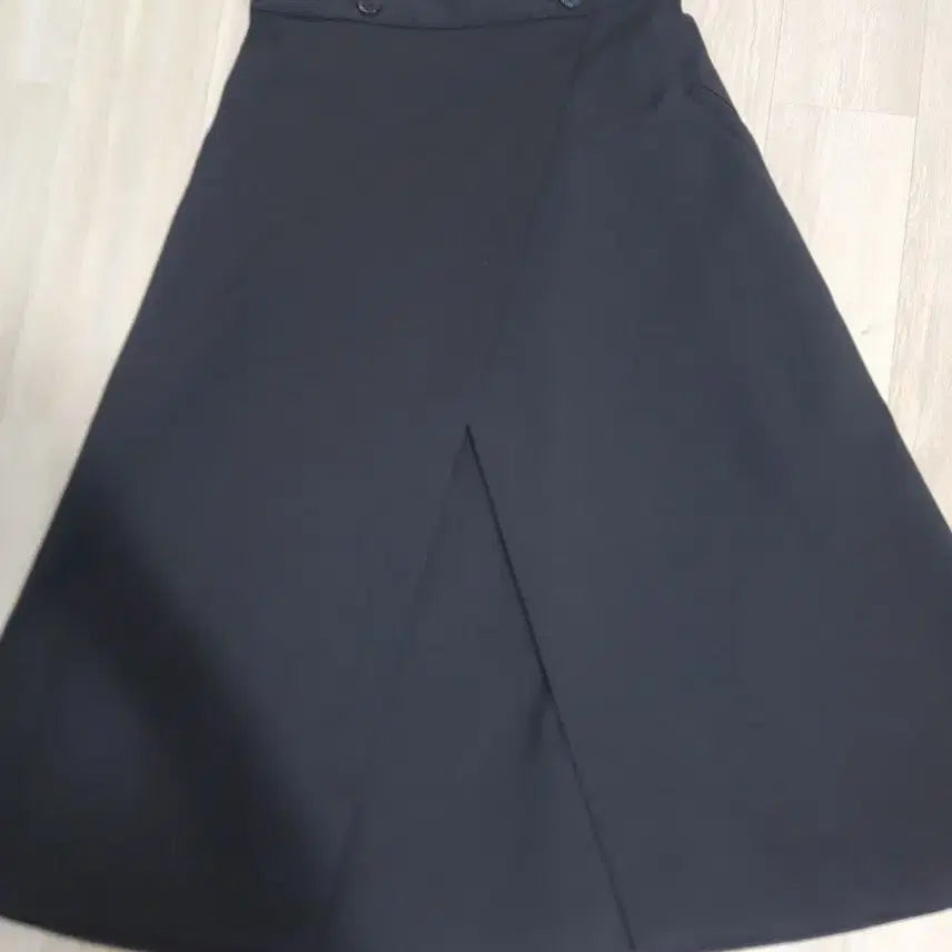 [SOLD OUT] 새상품) 코스 블랙 울 랩 미디 스커트