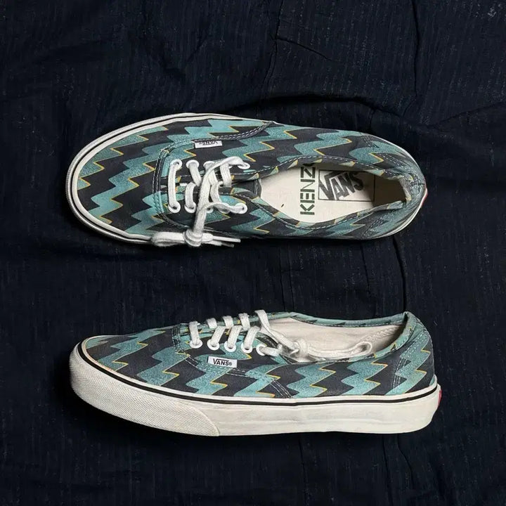 [BUNJANG] Vans Kenzo Lightning Bolt Authentic Aqua Blue Sneakers US10 / 반스 x 겐조 어센틱 라이트닝 볼트 - 아쿠아 블루 US10