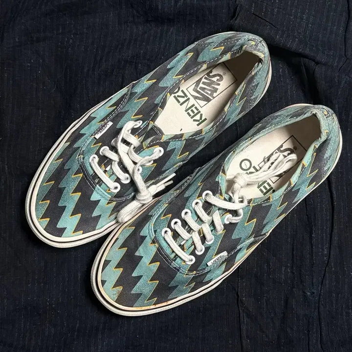 [BUNJANG] Vans Kenzo Lightning Bolt Authentic Aqua Blue Sneakers US10 / 반스 x 겐조 어센틱 라이트닝 볼트 - 아쿠아 블루 US10