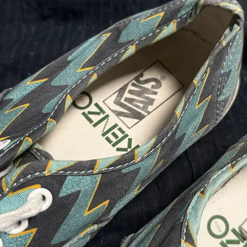 [BUNJANG] Vans Kenzo Lightning Bolt Authentic Aqua Blue Sneakers US10 / 반스 x 겐조 어센틱 라이트닝 볼트 - 아쿠아 블루 US10