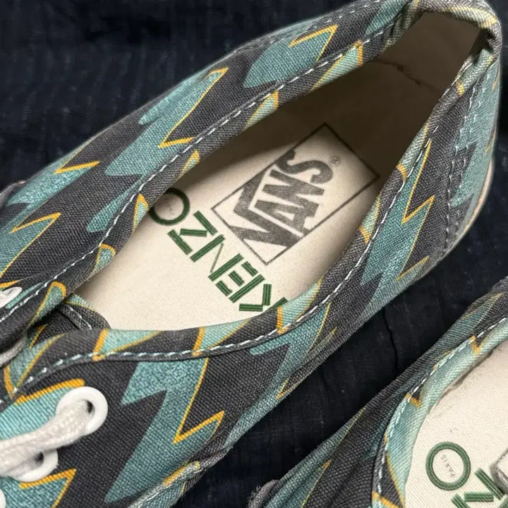 [BUNJANG] Vans Kenzo Lightning Bolt Authentic Aqua Blue Sneakers US10 / 반스 x 겐조 어센틱 라이트닝 볼트 - 아쿠아 블루 US10