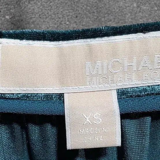 [SOLD OUT] MICHAEL KORS 마이클코어스,  얇은 벨벳 플리즈 스커트
