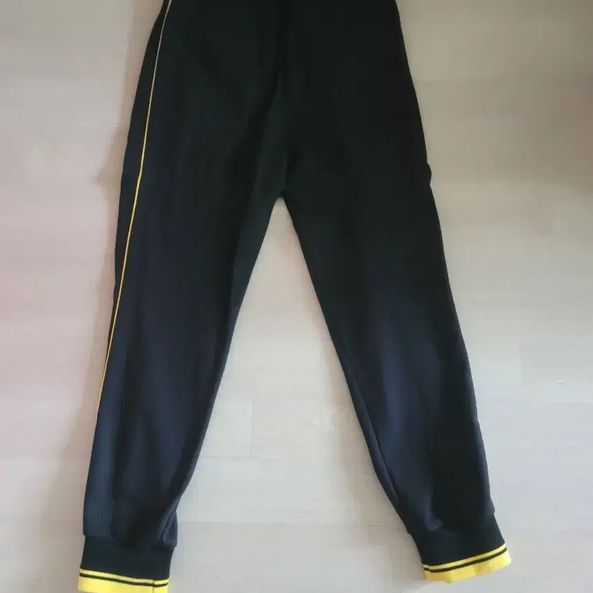 [BUNJANG] Black and Yellow Line Training Pants / 블랙/옐로우 라인 트레이닝 바지