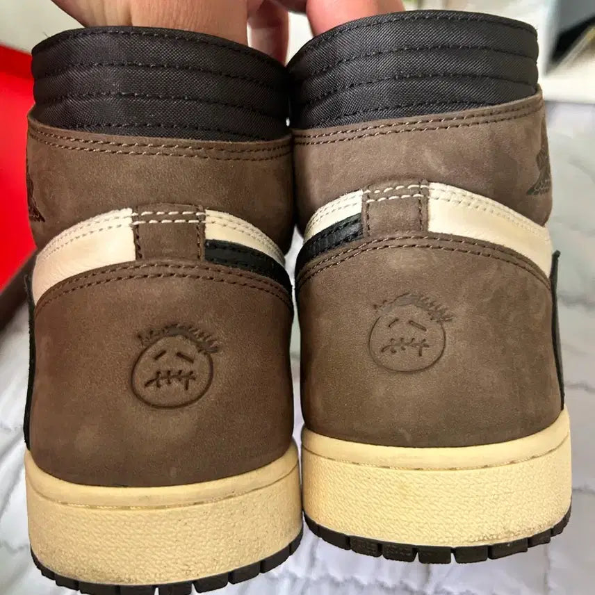 [SOLD OUT] 조던1 트레비스캇 레트로하이 og sp 모카 270 팝니다