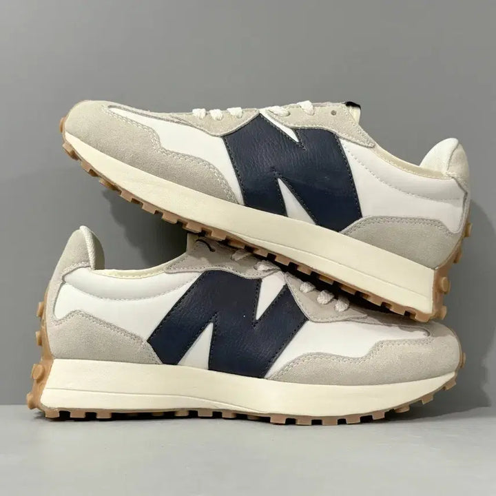 [BUNJANG] New Balance 327 White Black Sneakers (Size 235) / 뉴발란스 327 화이트 블랙 스니커즈 사이즈:235