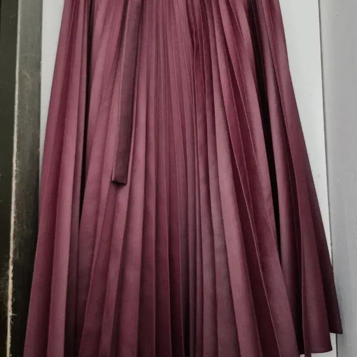 [BUNJANG] RENEEVON Burgundy Pleated Midi Skirt / 레니본  RENEEVON 버건디 플리츠 스커트