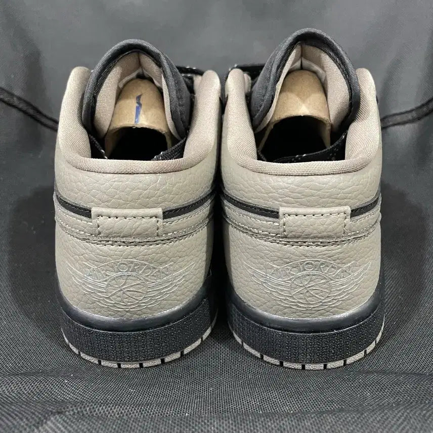 [BUNJANG] Nike Air Jordan 1 Low Black/Grey Sneakers / 나이키 에어 조던 1 로우 블랙/그레이 사이즈:260
