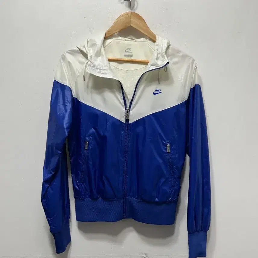 [BUNJANG] Nike Windbreaker Blue/White Women&