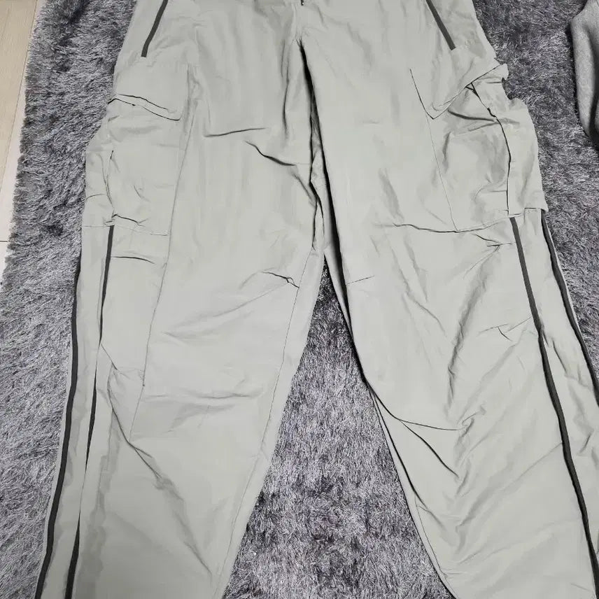 [BUNJANG] Khaki Cargo Training Pants / 카키색 카고 트레이닝 바지