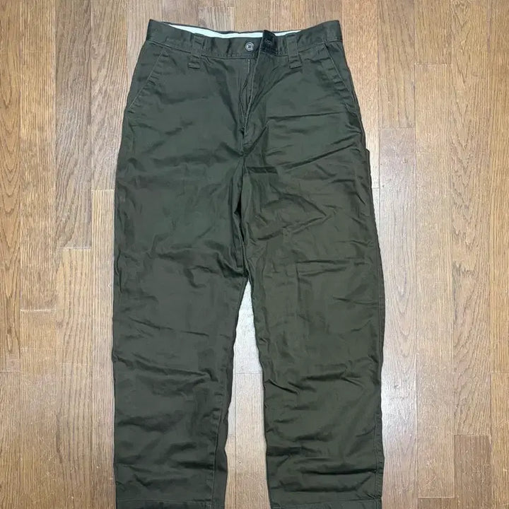 [SOLD OUT] 유니클로 U 와이드핏 치노 팬츠 다크 브라운 79