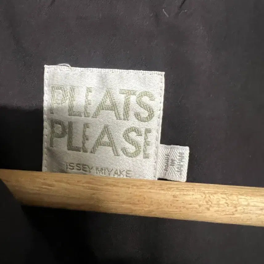 [BUNJANG] PLEATS PLEASE ISSEY MIYAKE Double Button Padded Coat / 플리츠플리즈 더블 버튼 패딩 코트