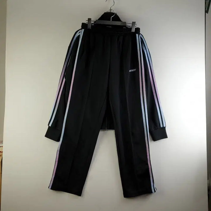 [SOLD OUT] NERDY 남성S 블랙 트레이닝 세트 M4298