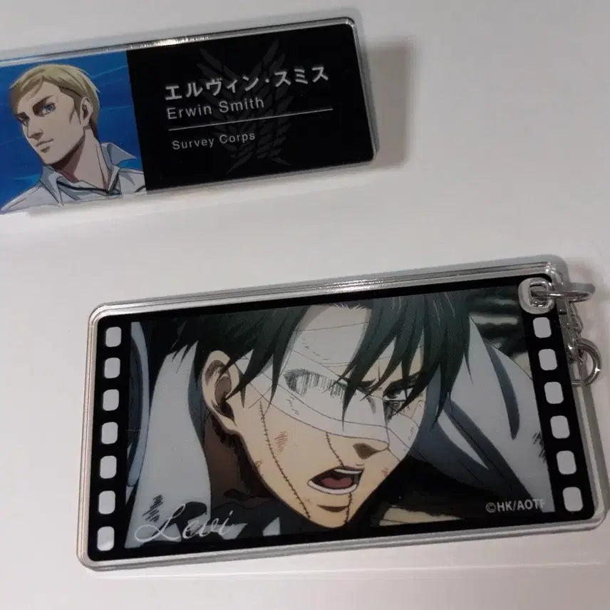 [BUNJANG] Levi &amp; Erwin Attack on Titan Bundle Set / 리바이 키링 / 엘빈 명찰 일괄 판매 (진격의거인)