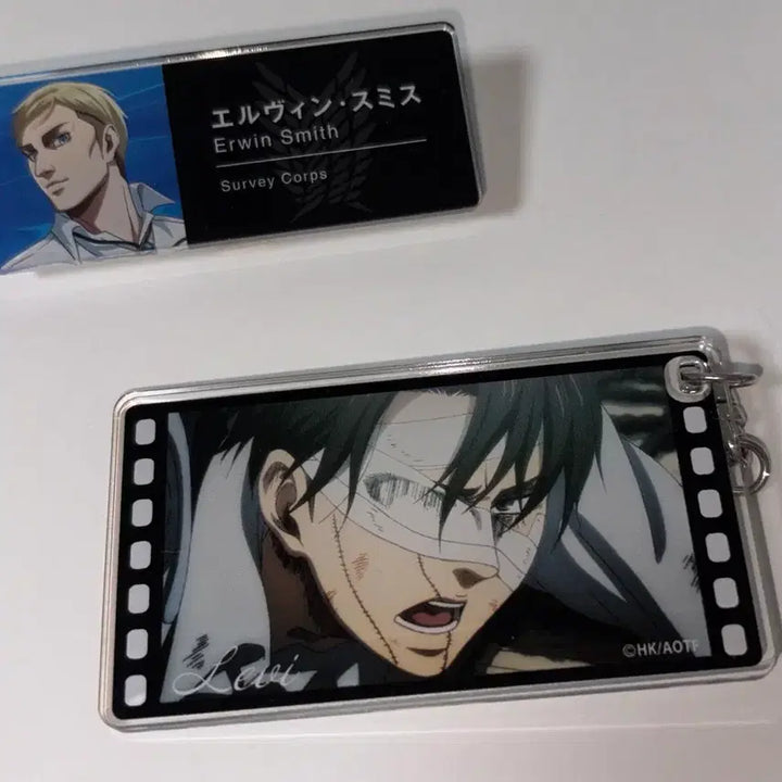 [BUNJANG] Levi &amp; Erwin Attack on Titan Bundle Set / 리바이 키링 / 엘빈 명찰 일괄 판매 (진격의거인)