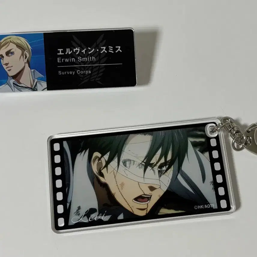 [BUNJANG] Levi &amp; Erwin Attack on Titan Bundle Set / 리바이 키링 / 엘빈 명찰 일괄 판매 (진격의거인)
