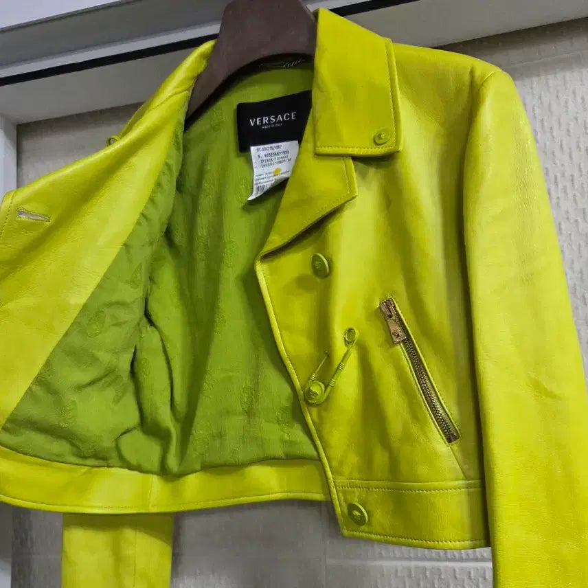 [BUNJANG] Versace Medusa Lime Leather Crop Jacket / 베르사체 메두사 라임 가죽 크롭 자켓 38/66