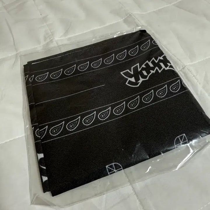[SOLD OUT] [새상품] 데이식스 포에버영콘 반다나