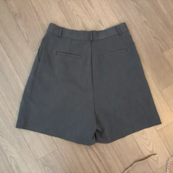[SOLD OUT] 상태최상 98도씨 투핀턱  그레이 슬랙스 반바지 s핏 최고
