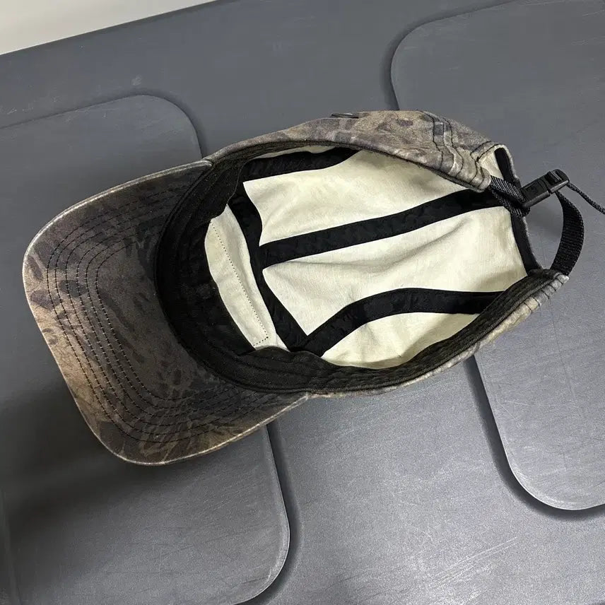 [SOLD OUT] 슈프림 밀리터리 캠프캡 블랙 프림1 카모 - 22SS