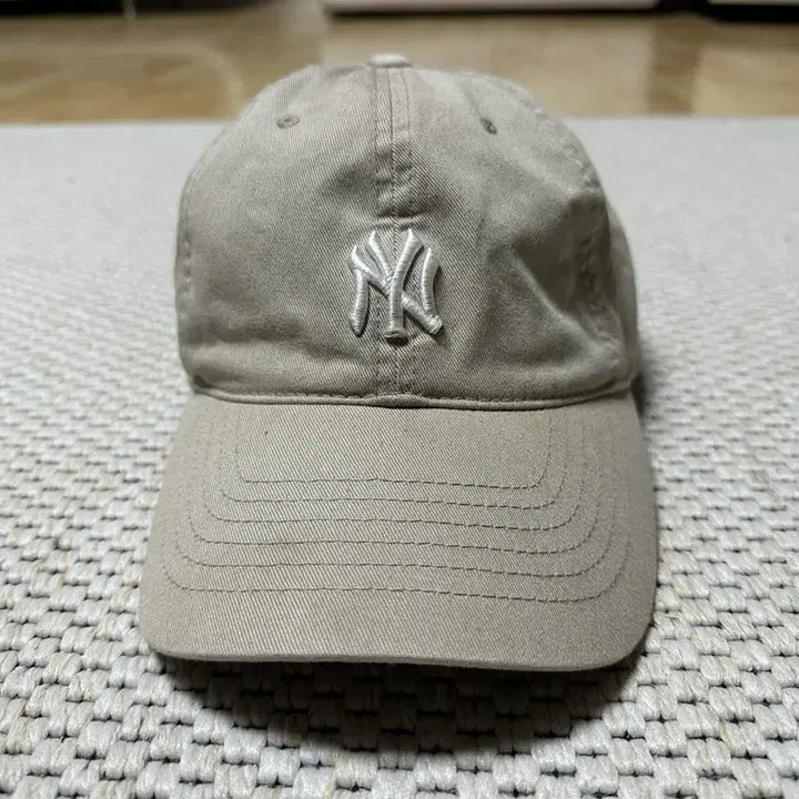 [SOLD OUT] MLB 뉴욕양키즈 볼캡 베이지 팝니다