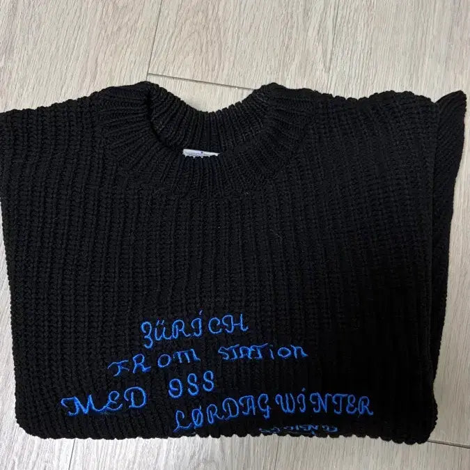 [BUNJANG] M Embroidery Slogan Knit Black / [M] STU 엠브로더리 슬로건 니트 블랙