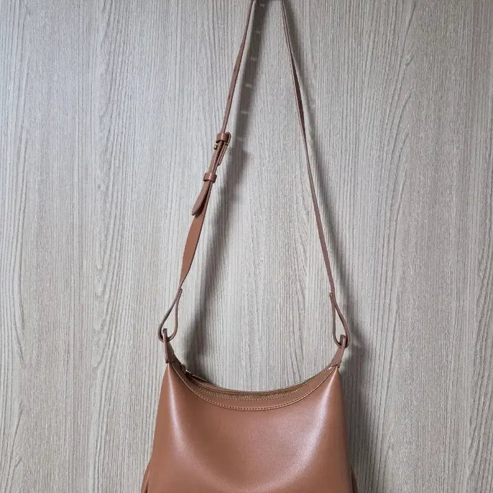 [BUNJANG] Charles &amp; Keith Brown Shoulder Bag / 찰스앤키스 브라운 숄더백