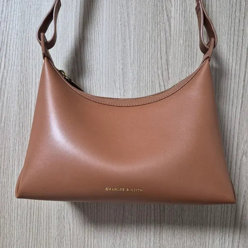 [BUNJANG] Charles &amp; Keith Brown Shoulder Bag / 찰스앤키스 브라운 숄더백