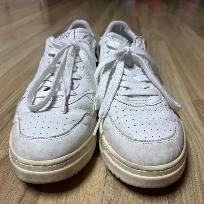 [BUNJANG] Autry Medalist White Goat Skin Sneakers / 오트리 메달리스트 화이트 고트스킨 44(280) 사이즈