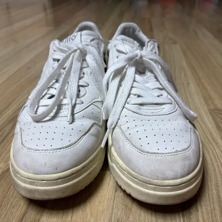 [BUNJANG] Autry Medalist White Goat Skin Sneakers / 오트리 메달리스트 화이트 고트스킨 44(280) 사이즈