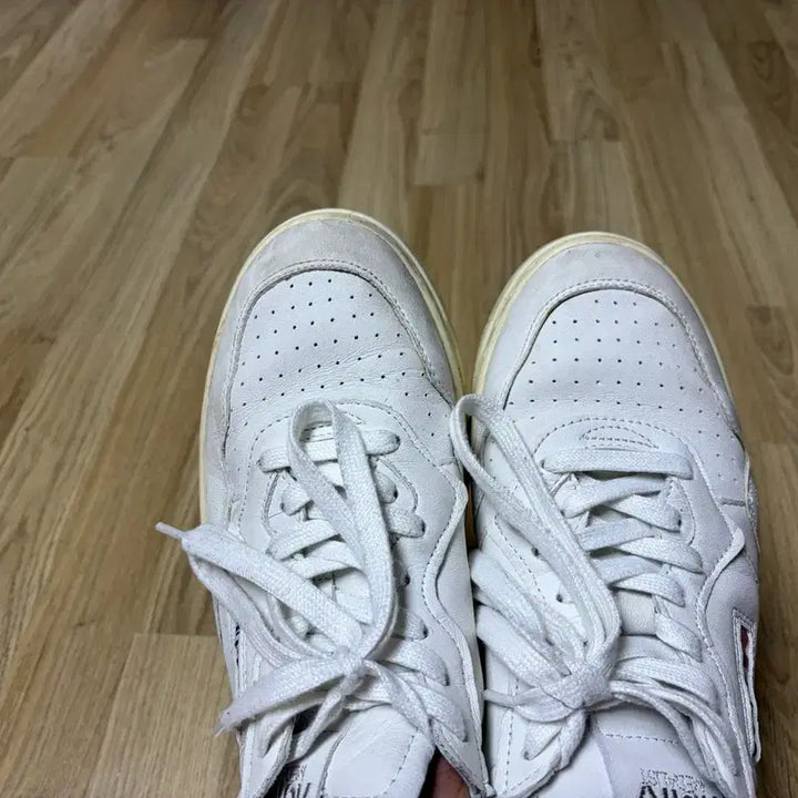 [BUNJANG] Autry Medalist White Goat Skin Sneakers / 오트리 메달리스트 화이트 고트스킨 44(280) 사이즈