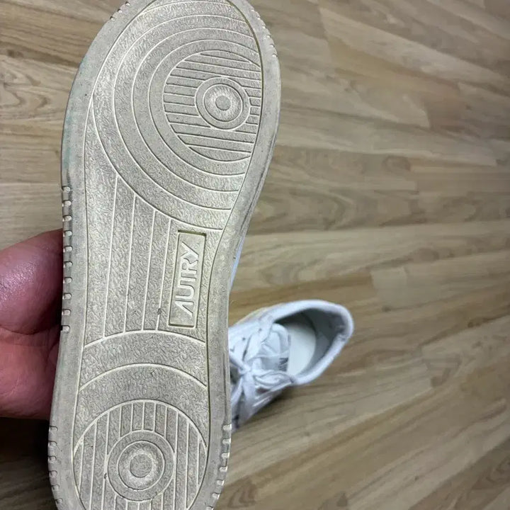 [BUNJANG] Autry Medalist White Goat Skin Sneakers / 오트리 메달리스트 화이트 고트스킨 44(280) 사이즈